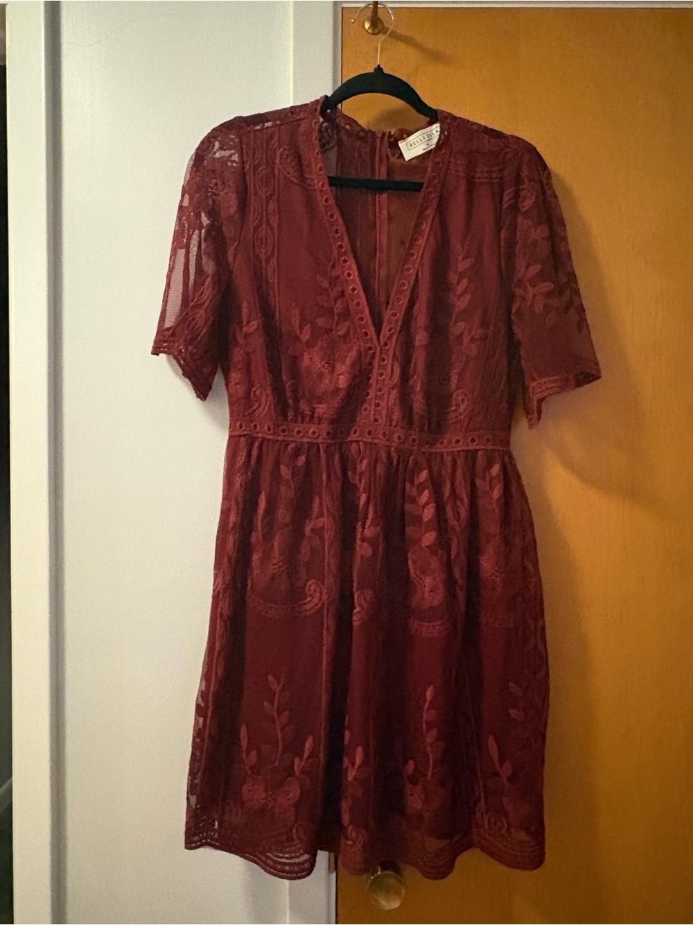 Bella Ella Women's Lace V-Neck Dress in Deep Wine Size M